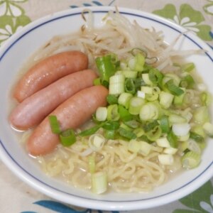 もやしと竹輪の味噌ラーメン